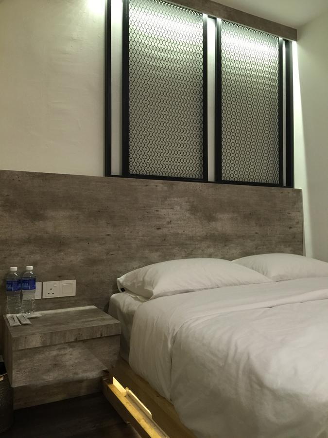 The Oikos Hotel Pontian Kecil Exteriör bild