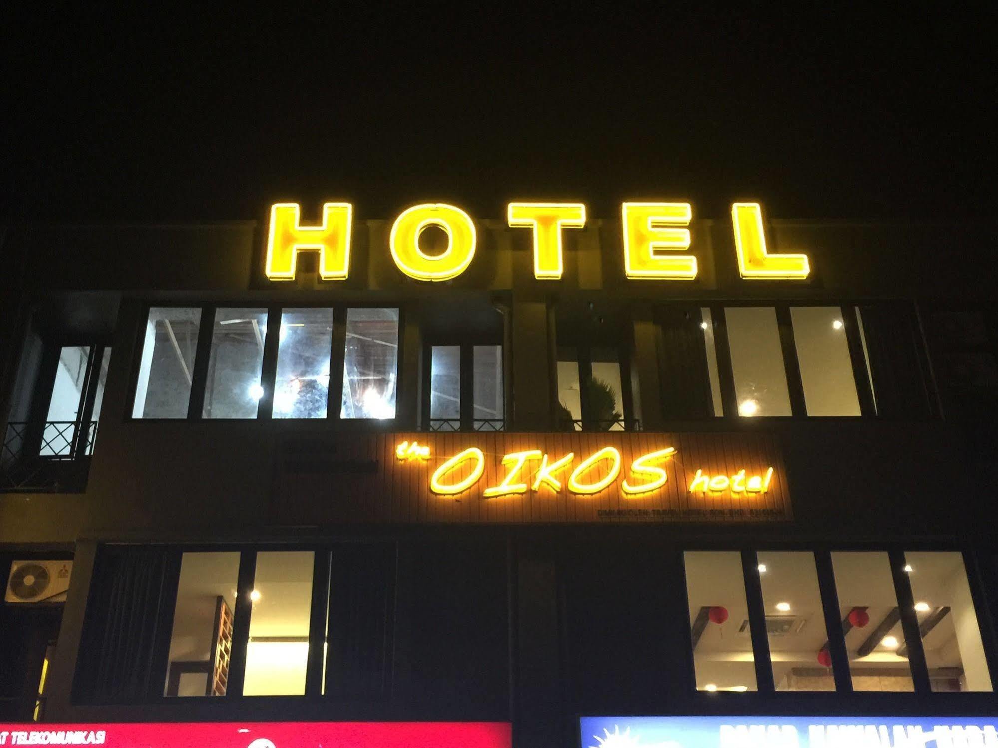 The Oikos Hotel Pontian Kecil Exteriör bild